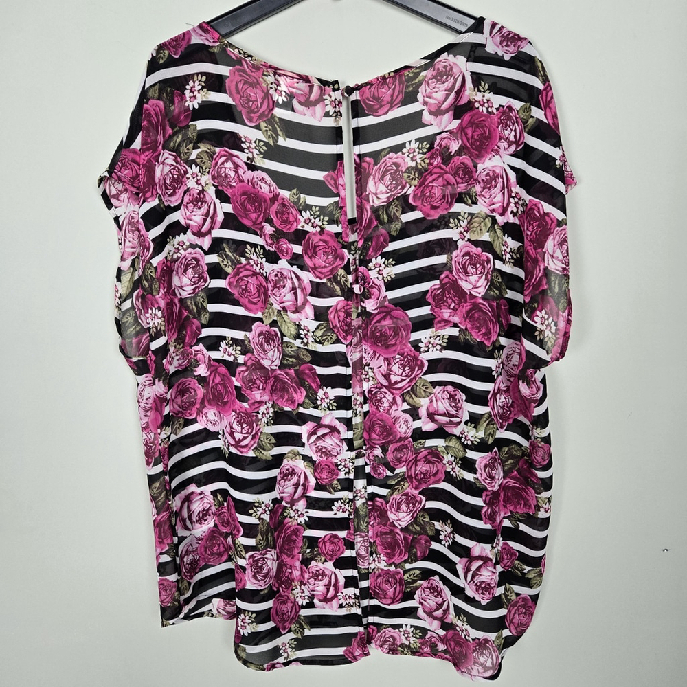 Torrid Womens Rose Button Back Top Size 2X Striped Feminine Grunge Whimsigoth - Picture 4 of 8